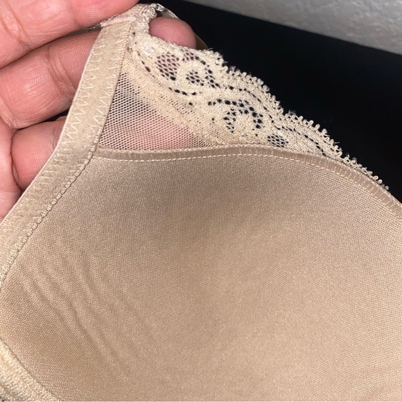 NATORI LACE BRA - bundle of 2 - new without tag
Size 32DD - Picture 9 of 11